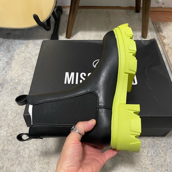 NIB Women Size 6 Contrast Sole Chunky Mid Ankle Boots In Black With Lime Soles - Picture 14 of 15